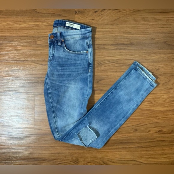 *NWT* Blank NYC Skinny Classique Mid-Rise Denim Distressed Jeans Size 24 - Picture 3 of 9